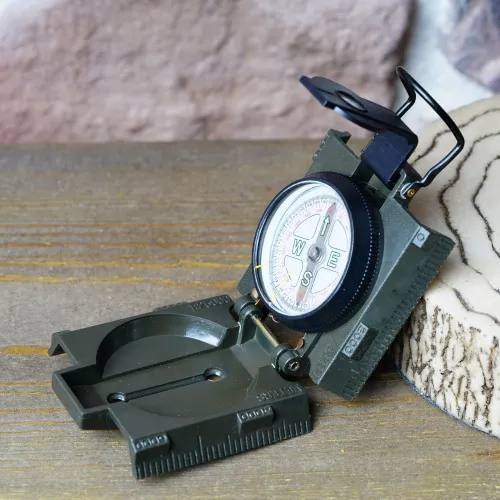 foto brújula Levenhuk DC65,  10